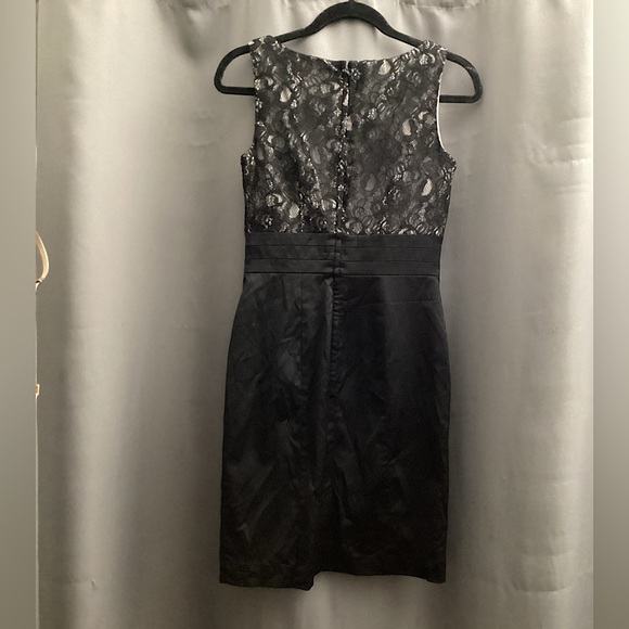 H&M fitted sleeveless lace design midi dress size 6 - Picture 2 of 3